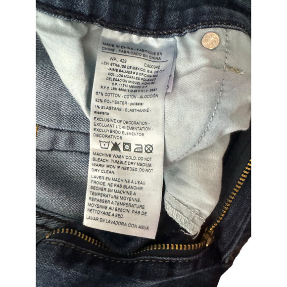 Levis Signature 12 MId Rise Slim Cuffed Light Wash - Picture 4 of 4